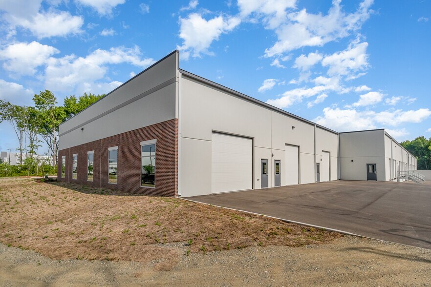 2555 Westinghouse Blvd, Charlotte, NC à louer - Photo de l’immeuble – Image 2 sur 5
