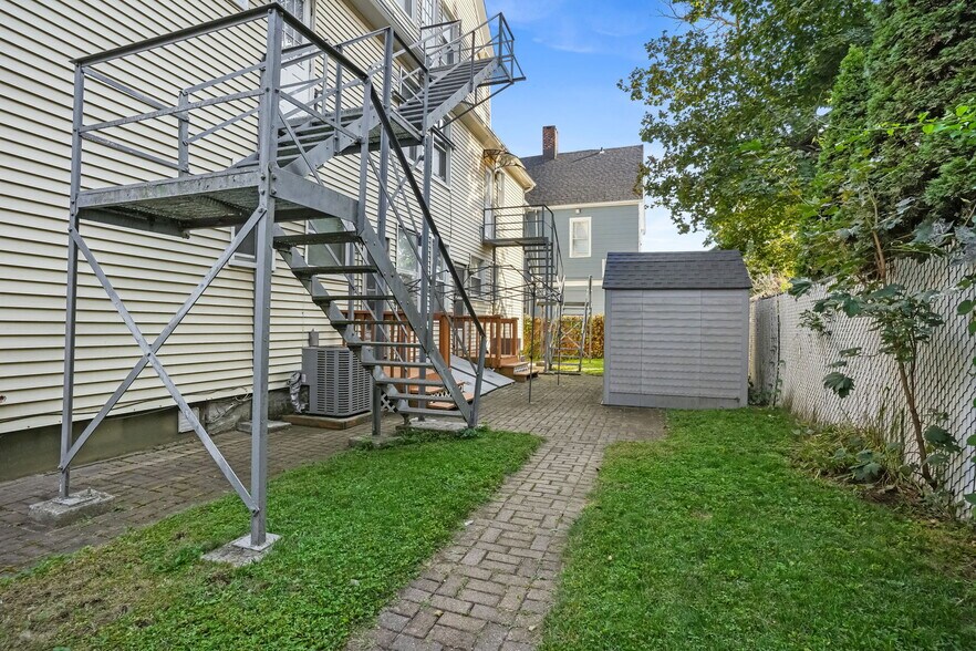357-359 Norman St, Bridgeport, CT à vendre - Photo de l’immeuble – Image 3 sur 20
