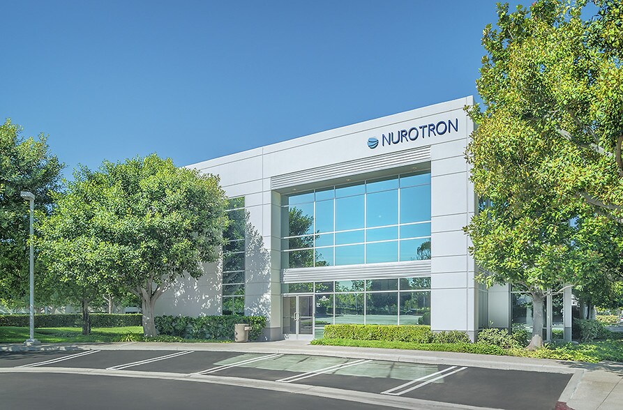 196 Technology Dr, Irvine, CA à louer - Photo de l’immeuble – Image 3 sur 8