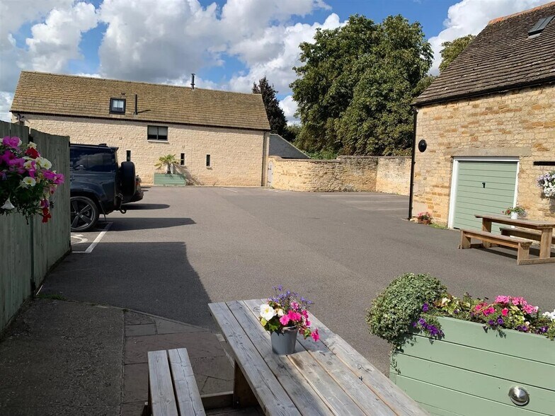 1 Pinfold Ln, Empingham à vendre - Photo de l’immeuble – Image 3 sur 10