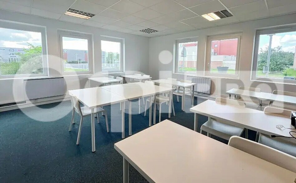 Bureau dans Saran à louer - Photo de l’immeuble – Image 1 sur 10