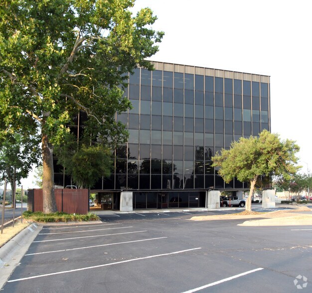 1020 W 4th St, Little Rock, AR à louer - Photo de l’immeuble – Image 2 sur 7