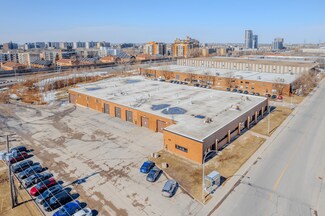 Plus de détails pour 605-607 Rue Deslauriers, Saint-Laurent, QC - Industriel/Logistique à louer
