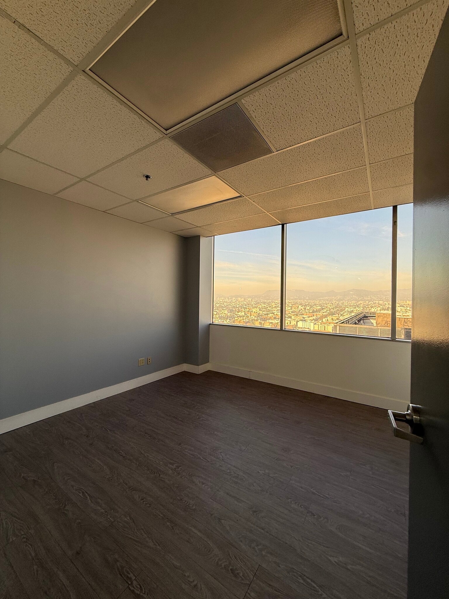 3250 Wilshire Blvd, Los Angeles, CA à louer Photo intérieure– Image 1 sur 15
