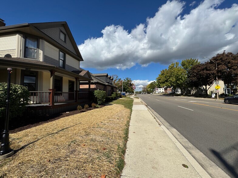 121 N Washington St, Naperville, IL à louer - Photo de l’immeuble – Image 3 sur 12