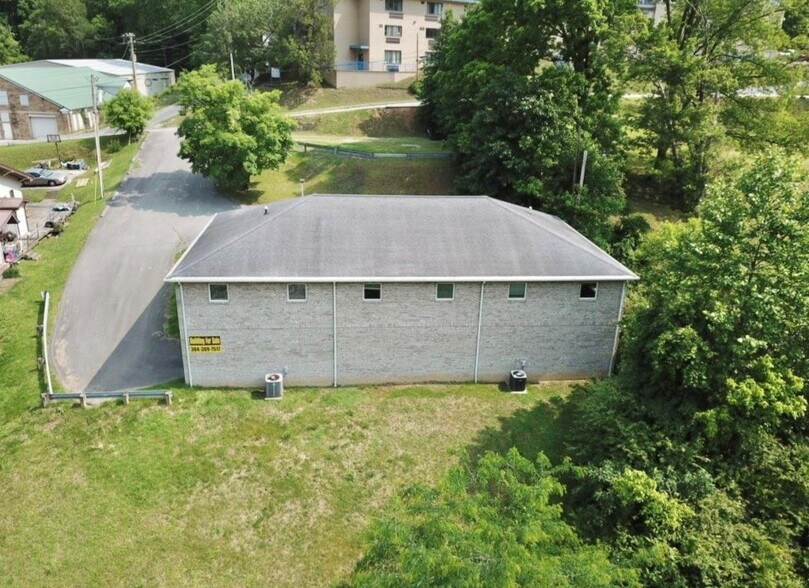 319 Main St, Clay, WV à vendre - Photo de l’immeuble – Image 2 sur 16