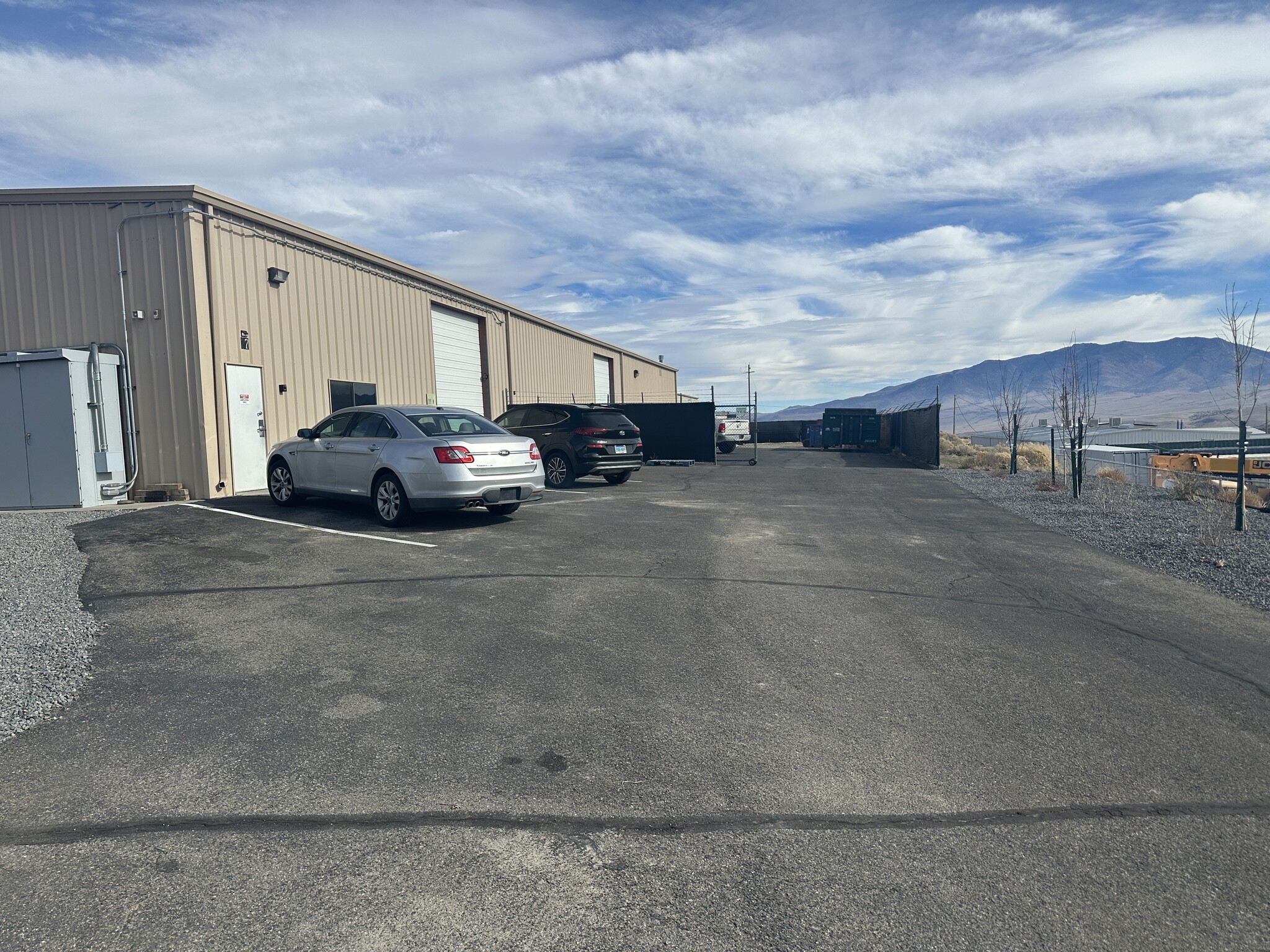 27 Bruce Way, Mound House, NV à louer Photo de l’immeuble– Image 1 sur 9