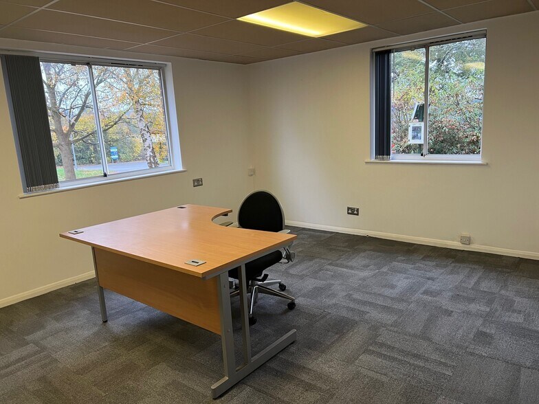 1 North Portway Close, Northampton à louer - Photo de l’immeuble – Image 3 sur 4