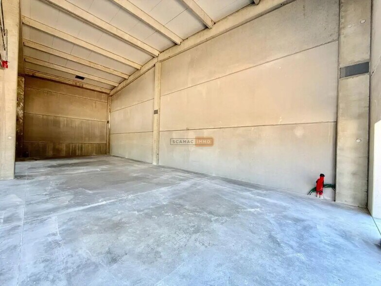 Industriel/Logistique dans Le Muy à louer - Photo de l’immeuble – Image 3 sur 4