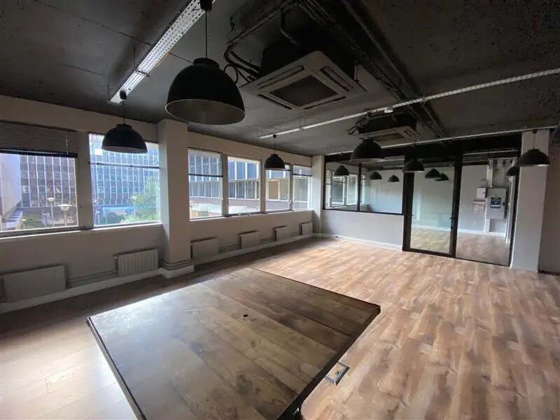 Bureau dans Fontenay-sous-Bois à louer Photo de l’immeuble– Image 1 sur 7