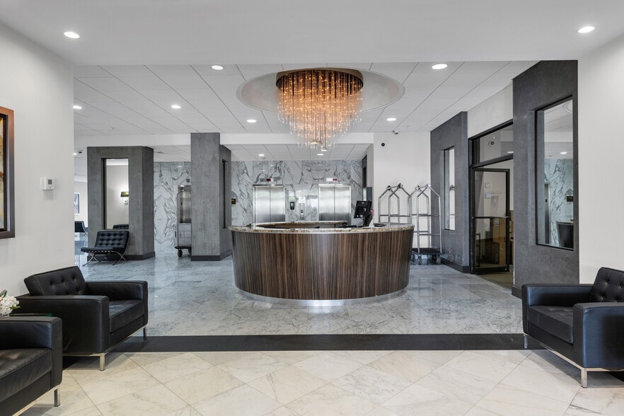 3015 N ocean Blvd, Fort Lauderdale, FL à vendre - Hall d’entrée – Image 3 sur 10