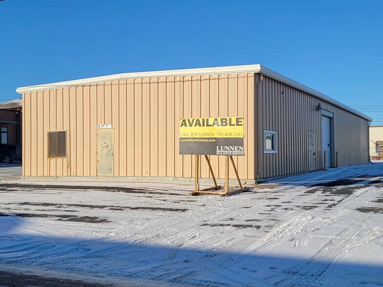 515 2nd St E, Williston, ND à louer - Photo de l’immeuble – Image 2 sur 11