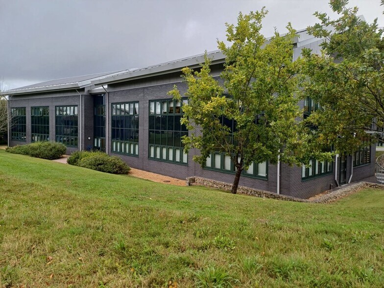 4 Benham Rd, Chilworth à louer - Photo de l’immeuble – Image 3 sur 6