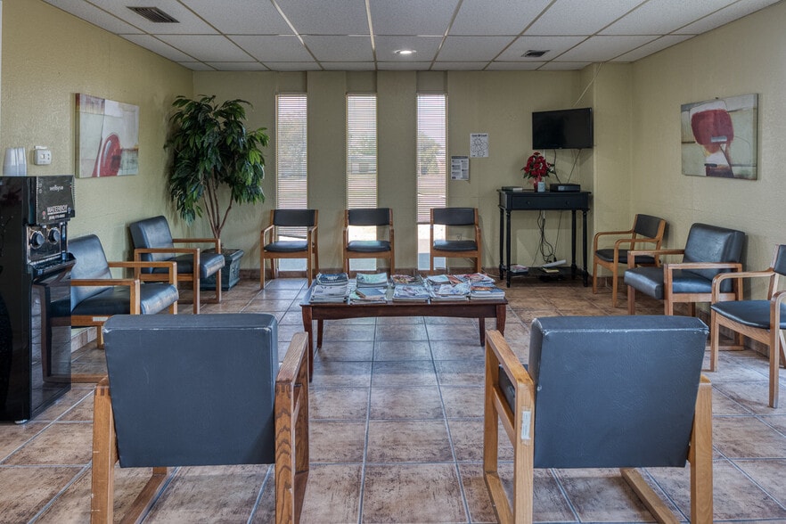 1011 E 7th St, Del Rio, TX à vendre - Photo intérieure – Image 3 sur 43