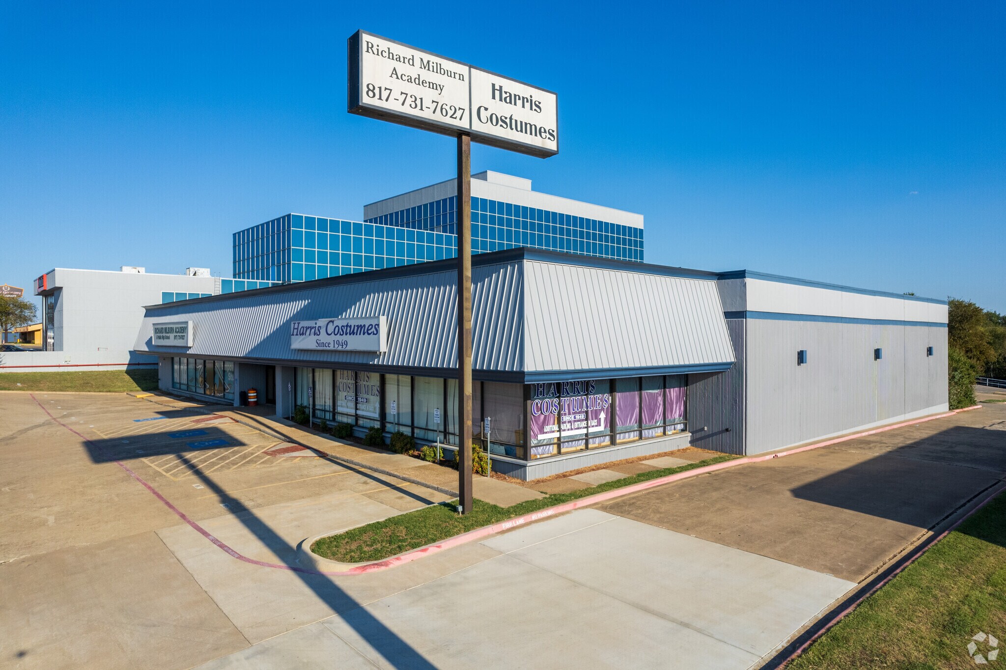 6785 Camp Bowie Blvd, Fort Worth, TX à louer Photo de l’immeuble– Image 1 sur 3