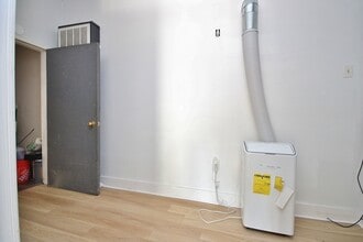 63 Cannon St, Poughkeepsie, NY à louer Photo intérieure– Image 2 sur 26