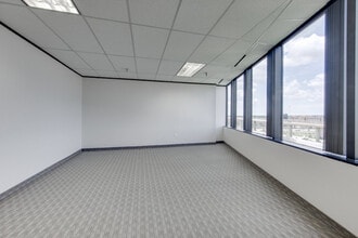 8360 Lyndon B Johnson Fwy, Dallas, TX à vendre Photo intérieure– Image 2 sur 9