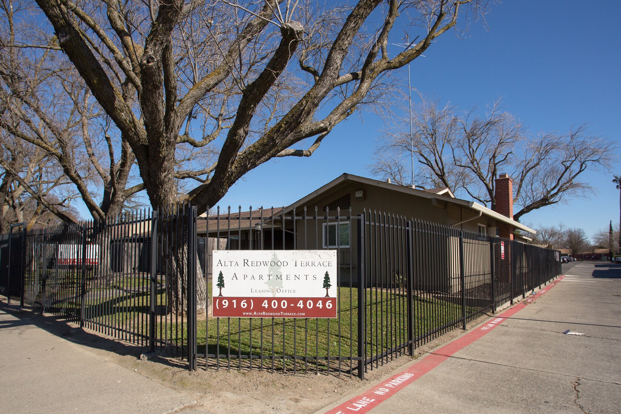 6815 24th St, Sacramento, CA à vendre Photo de l’immeuble– Image 1 sur 29