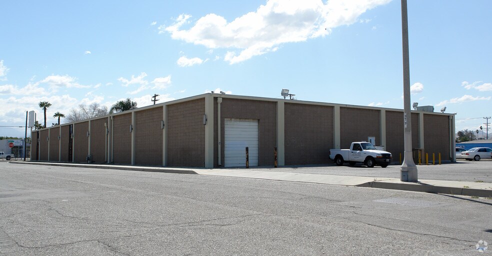 216 S Arrowhead Ave, San Bernardino, CA à louer - Photo de l’immeuble – Image 3 sur 7