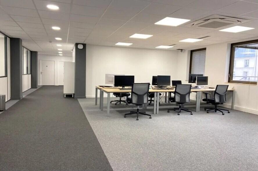 Bureau dans Neuilly-sur-Seine à louer - Photo de l’immeuble – Image 1 sur 9