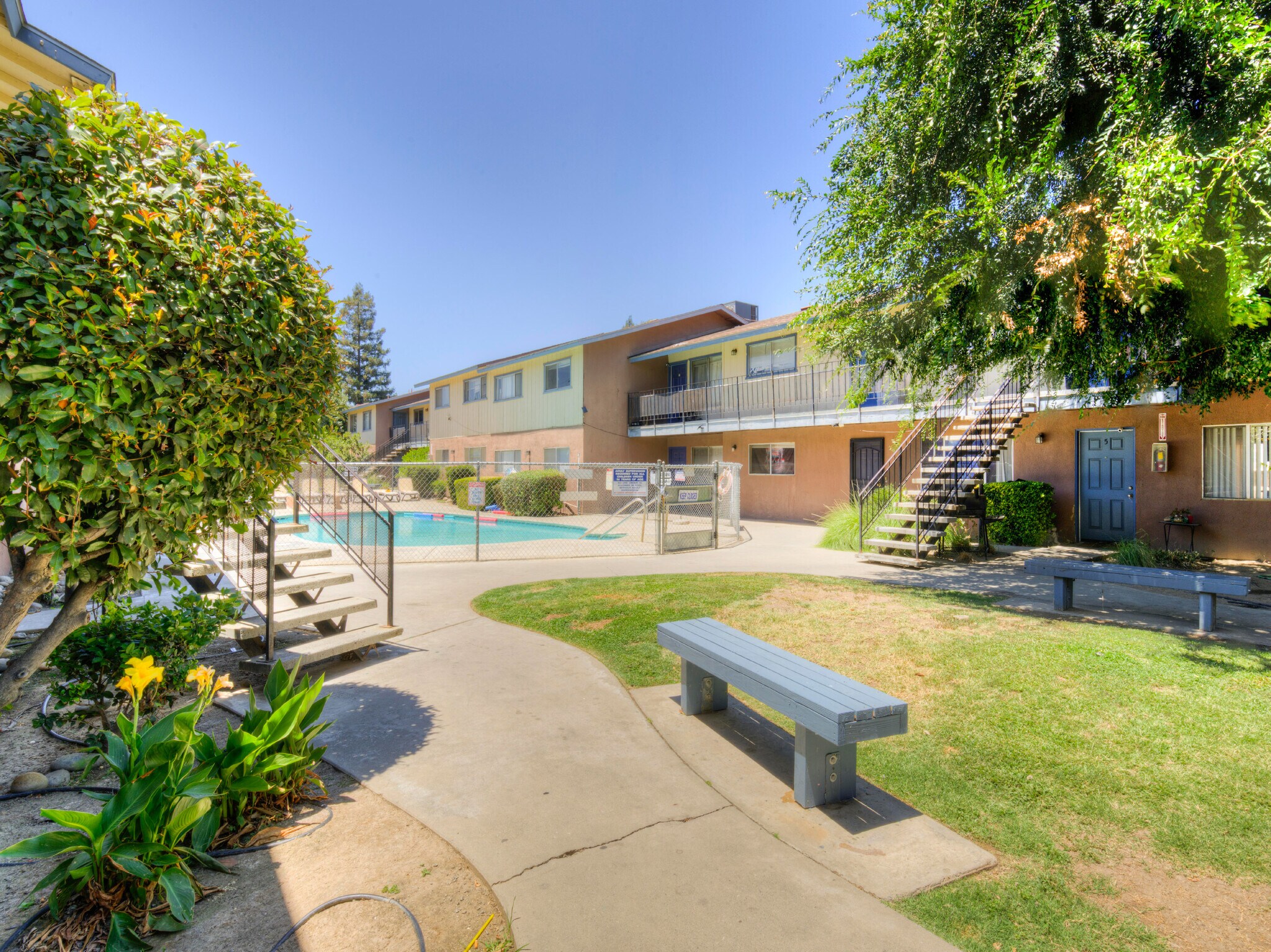 615 S Demaree St, Visalia, CA à vendre Photo de l’immeuble– Image 1 sur 3