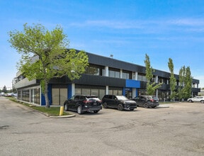 3016 19th St NE, Calgary, AB à louer Photo de l’immeuble– Image 1 sur 1