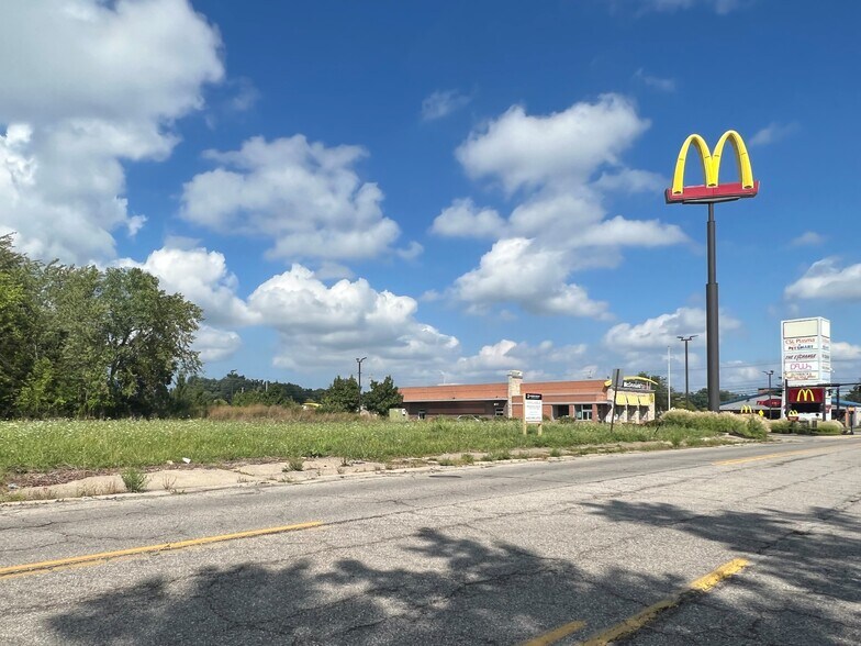 325 Midway Blvd, Elyria, OH à louer - Photo principale – Image 1 sur 1