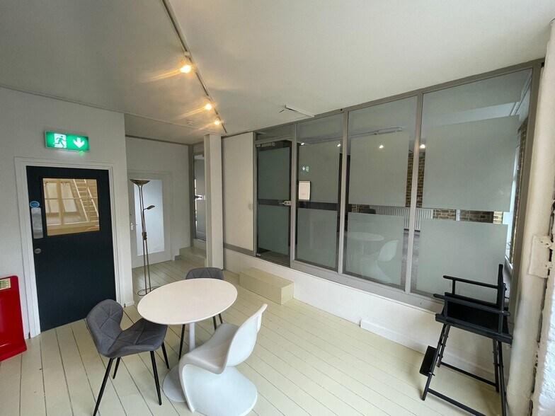 8 Flitcroft St, Londres à louer - Photo de l’immeuble – Image 3 sur 6