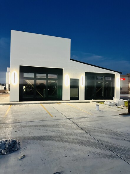 4414 S Raul Longoria Rd, Edinburg, TX à louer - Photo de l’immeuble – Image 3 sur 5