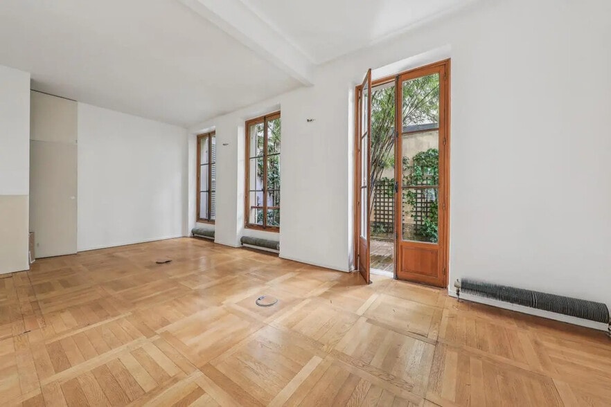 11 Rue Chateaubriand, Paris à vendre - Photo de l’immeuble – Image 3 sur 12
