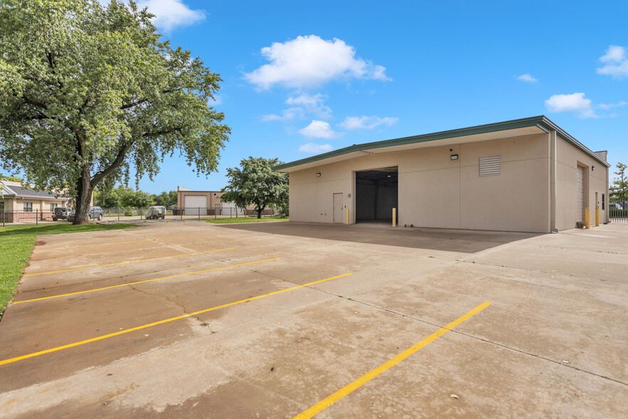 3121 S Lakeside Dr, Oklahoma City, OK à vendre - Photo de l’immeuble – Image 2 sur 13