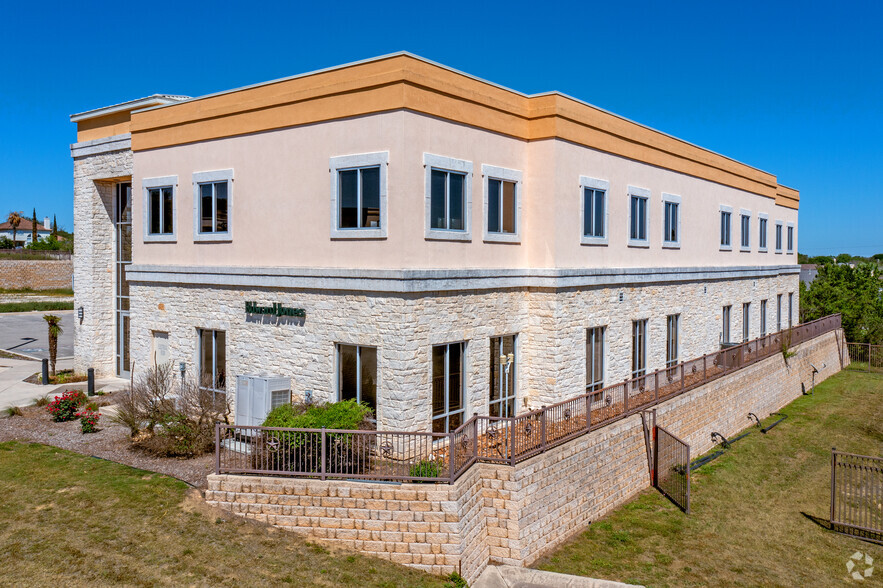 818 Knights Cross Dr, San Antonio, TX à louer - Photo de l’immeuble – Image 3 sur 19