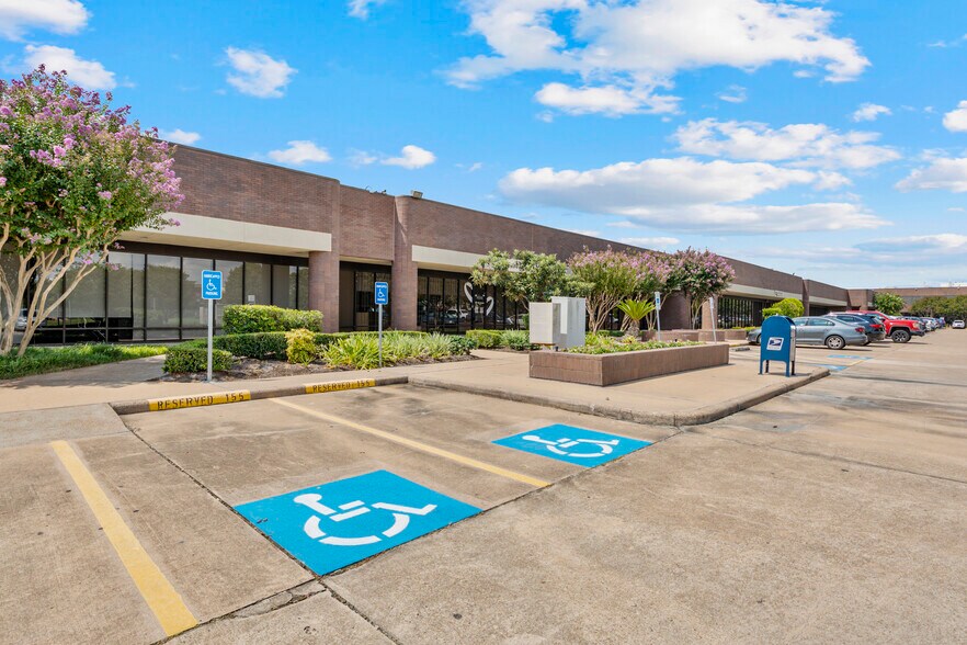 2525 W Bellfort St, Houston, TX à louer - Photo de l’immeuble – Image 1 sur 25