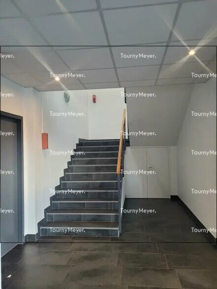 Bureau dans Thorigné-Fouillard à louer - Hall d’entrée – Image 3 sur 5