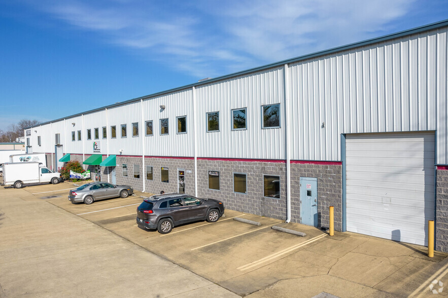 15005 Farm Creek Dr, Woodbridge, VA à louer - Photo de l’immeuble – Image 3 sur 5