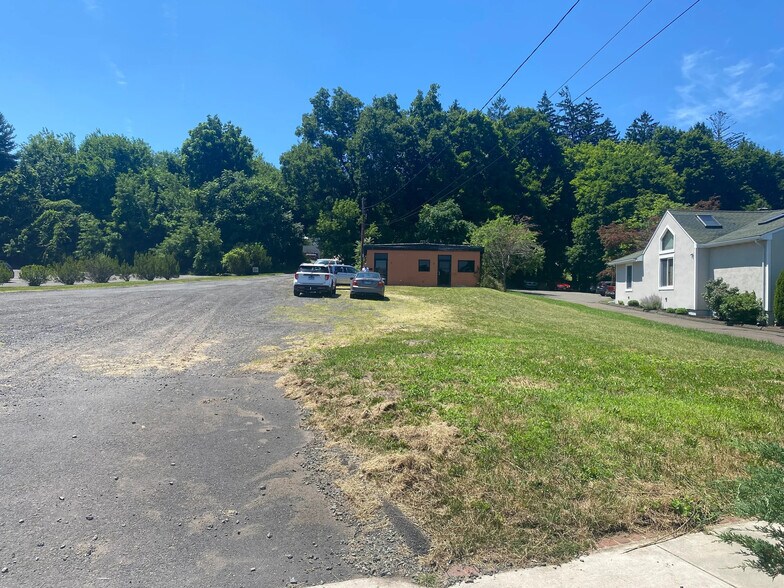 2245 Silas Deane Hwy, Rocky Hill, CT à vendre - Photo de l’immeuble – Image 3 sur 6