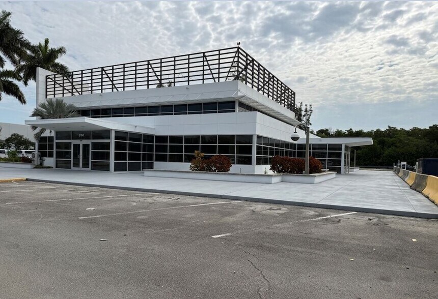 2150 NE 7th Ave, Dania Beach, FL à louer - Photo de l’immeuble – Image 3 sur 7