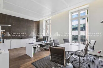 48 Rue La Pérouse, Paris à louer Photo intérieure– Image 1 sur 2