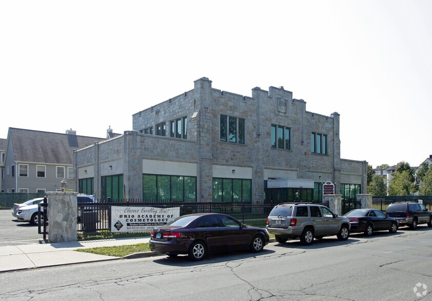 1027 Fairfield Ave, Bridgeport, CT à louer - Photo de l’immeuble – Image 2 sur 9