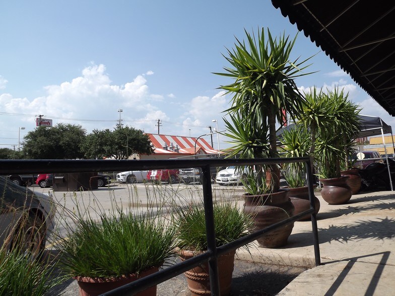 8418 Broadway St, San Antonio, TX à louer - Photo de l’immeuble – Image 3 sur 91