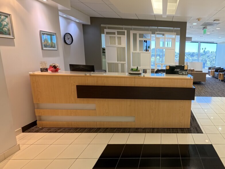 6080 Center Dr, Los Angeles, CA à louer - Photo de l’immeuble – Image 2 sur 14