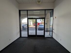 77750 Country Club Dr, Palm Desert, CA à louer Photo intérieure– Image 1 sur 6