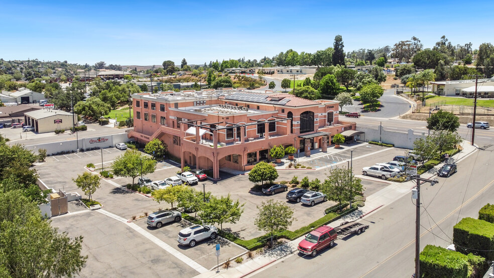202 W College St, Fallbrook, CA à louer - Photo de l’immeuble – Image 2 sur 10