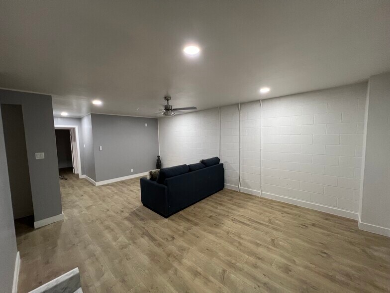 8422 San Pedro st, Los Angeles, CA à louer - Photo de l’immeuble – Image 3 sur 12