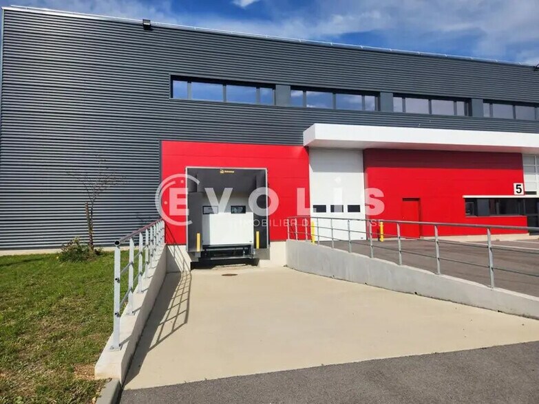 Industriel/Logistique dans Heyrieux à louer - Photo de l’immeuble – Image 2 sur 28