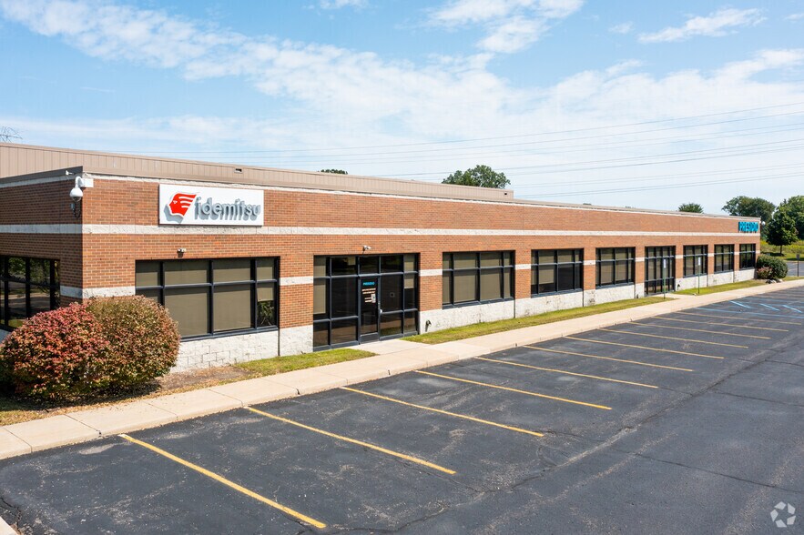 48325 Alpha Dr, Wixom, MI à vendre - Photo de l’immeuble – Image 3 sur 6