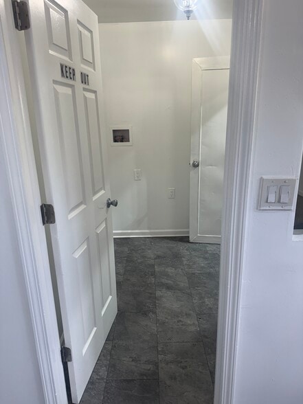 393 Brunswick Ave, Trenton, NJ à vendre - Photo intérieure – Image 3 sur 9