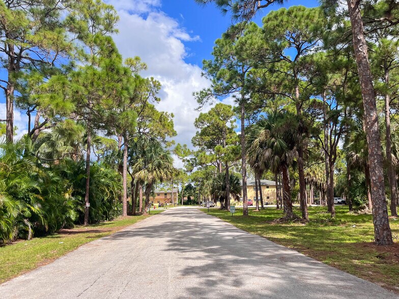 4605 Melaleuca Ln, Greenacres, FL à vendre - Photo de l’immeuble – Image 2 sur 27