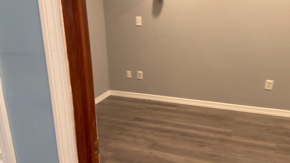 3715 Main St, Bridgeport, CT à vendre - Vidéo sur l’annonce professionnelle – Image 2 sur 34
