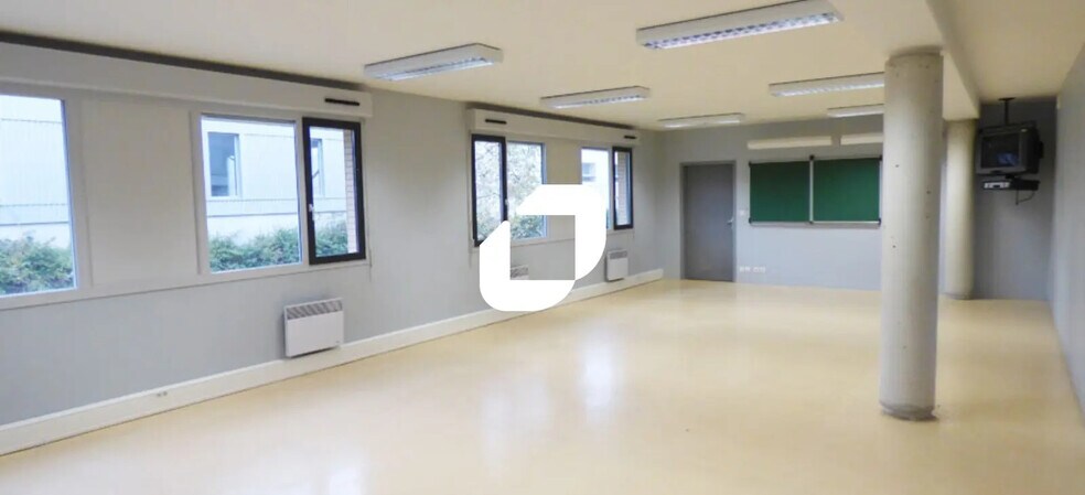 Bureau dans Champs-sur-Marne à louer - Photo de l’immeuble – Image 2 sur 4